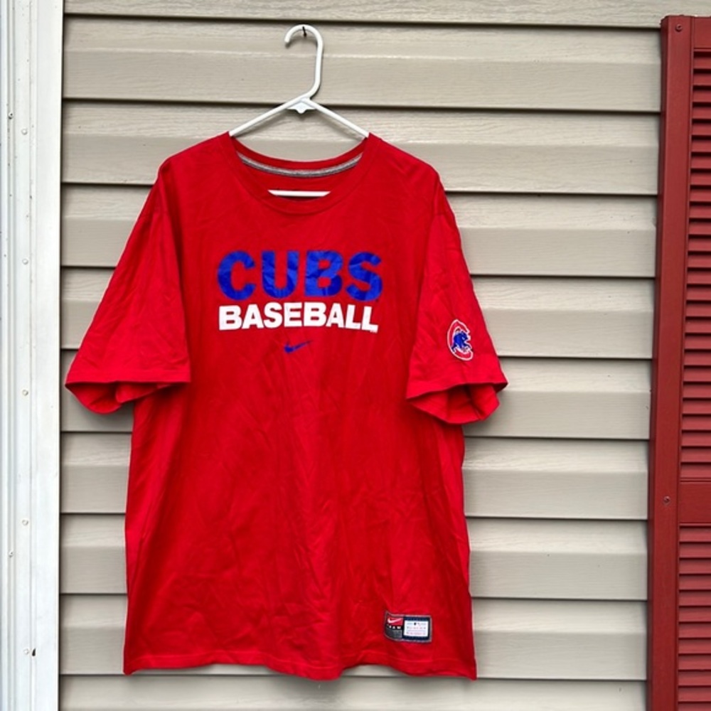 Nike mens Chicago Cubs red,white &blue teeshirt